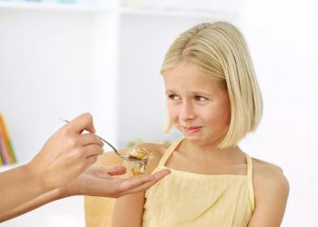 Ребёнок отказывается от еды, что делать советует доктор Комаровский